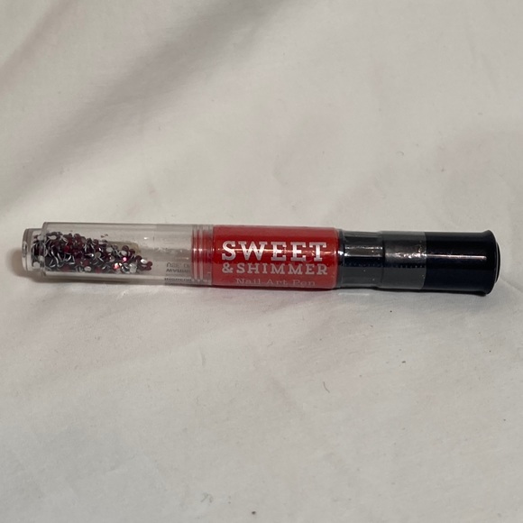 On the Go Nail Art Pen Free w Any Order - Picture 1 of 3